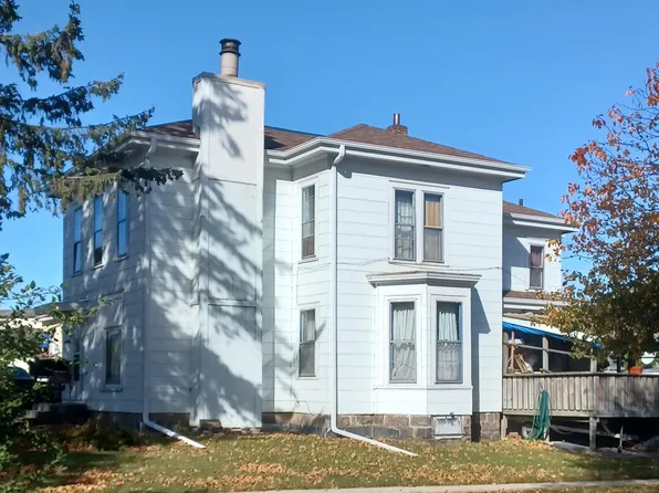 421 E Call St, Algona, IA 50511