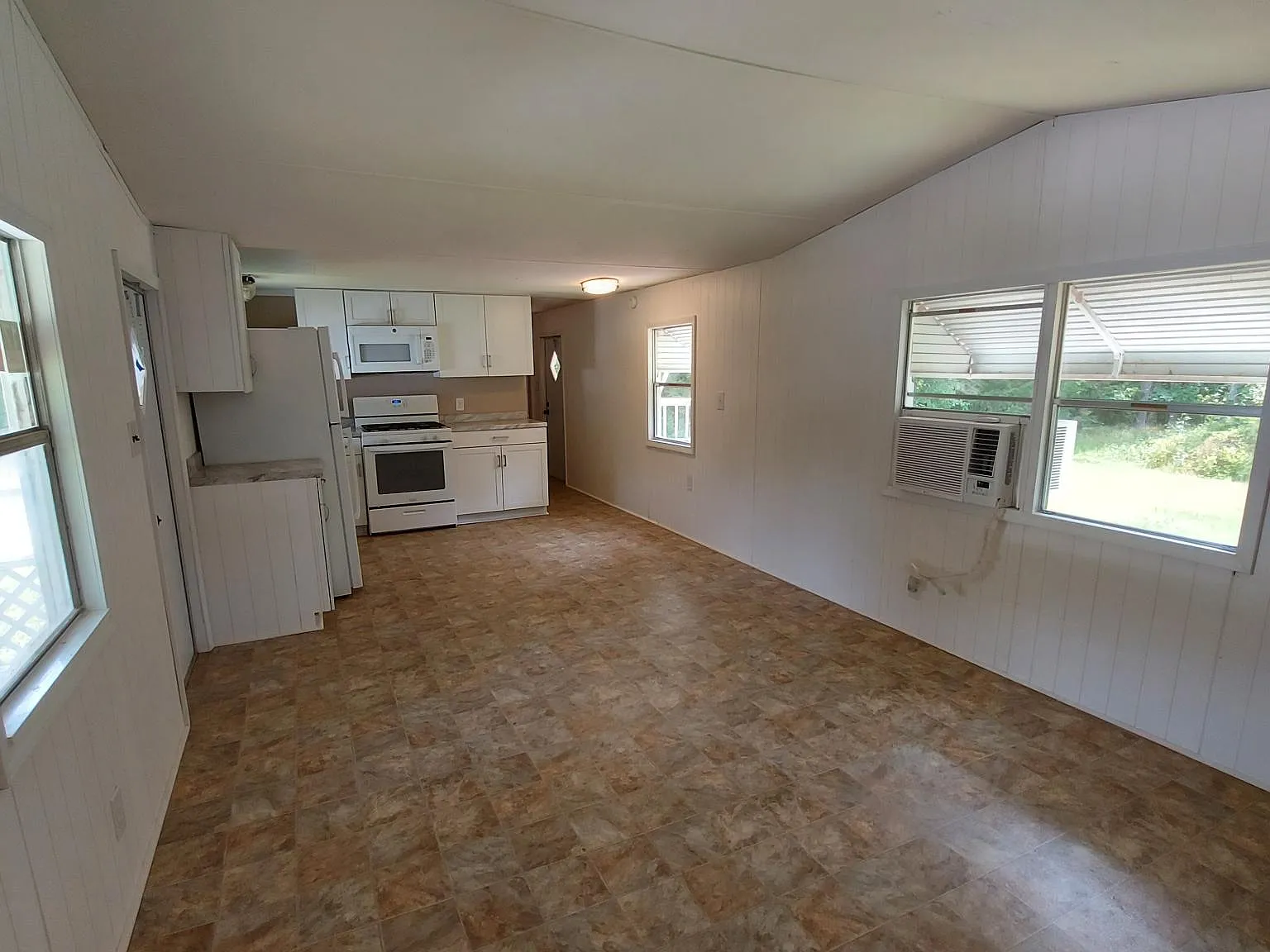 2 bed, 1.5 bath, 900 sqft, $975 — Photo 3