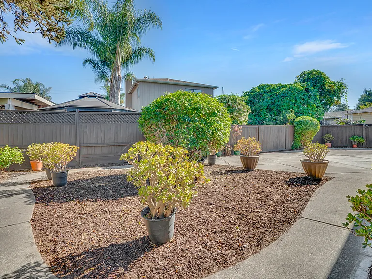 Leonard Dr — Photo 25