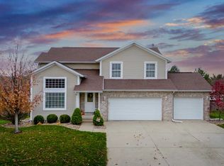 24 Shoal Creek Ct, Bloomington, IL
