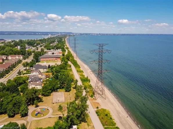 826 Beach Blvd, Hamilton, ON L8H 6Z4