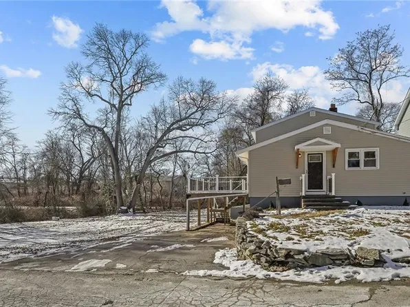 97 Main St E, Riverside, RI 02915