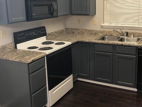 New counter tops! Freshly remodeled kitchen!