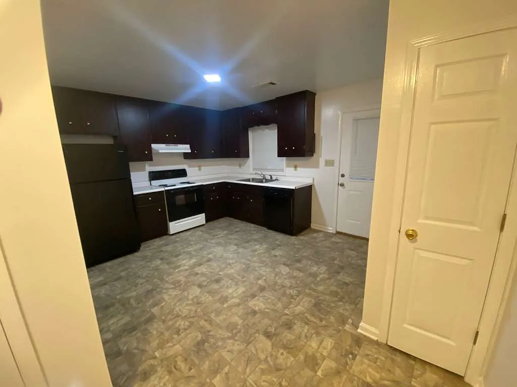 2 bed, 900 sqft, $1,250 — Photo 2