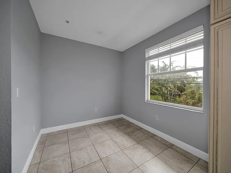 219 N L St #108 — Photo 15