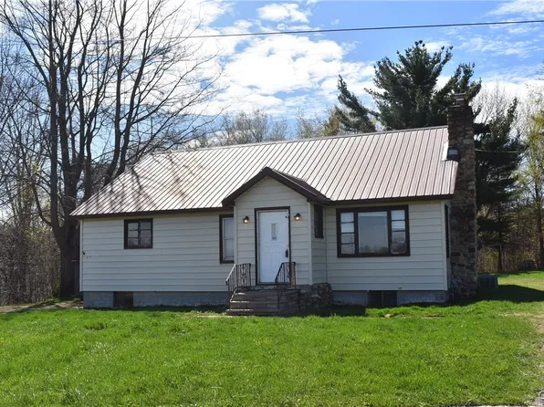 28 Churchill Rd, Oswego, NY 13126
