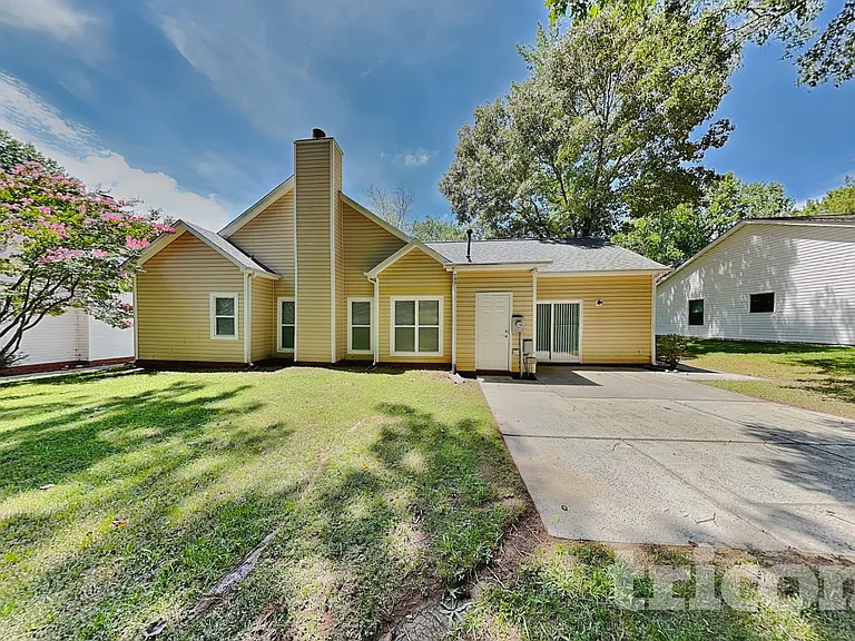 7825 Pence Pond Ln — Photo 18