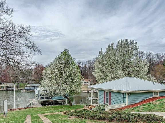 3rd image of 45 Cove Dr