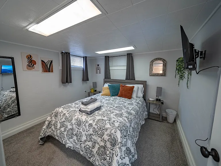 119 N 200 E — Photo 47