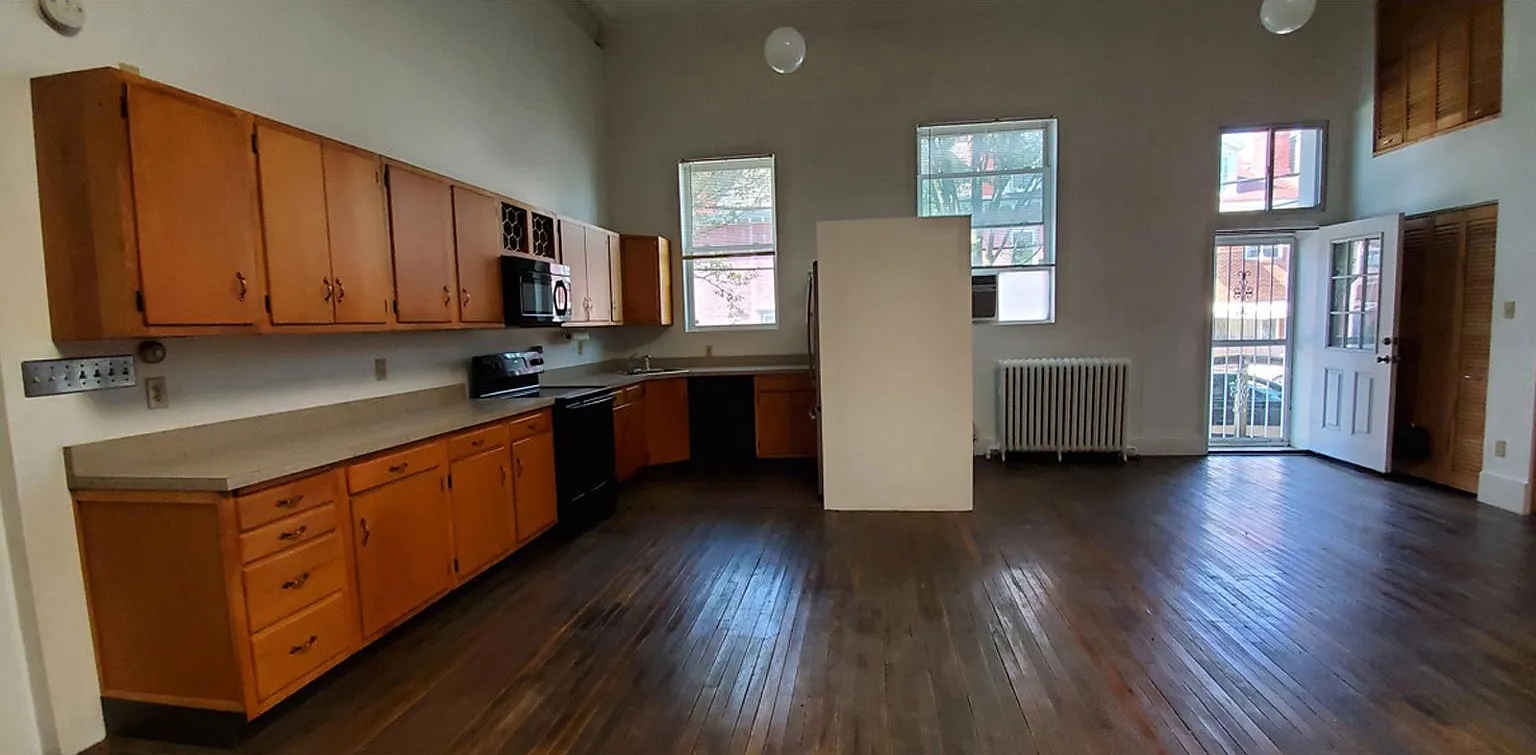 1704 Mary St — Photo 1