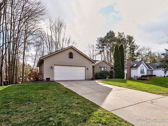 3rd image of 430 Pine Lake Ct