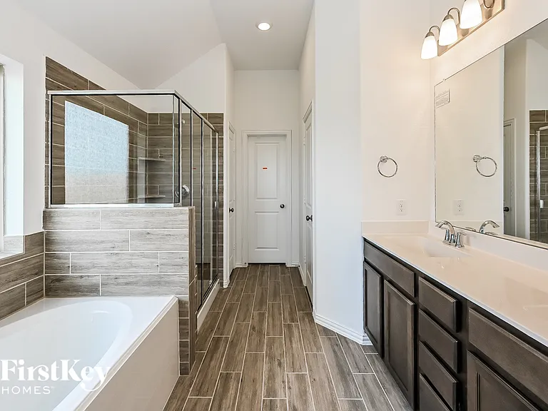 14915 Lake Shore Ave — Photo 9
