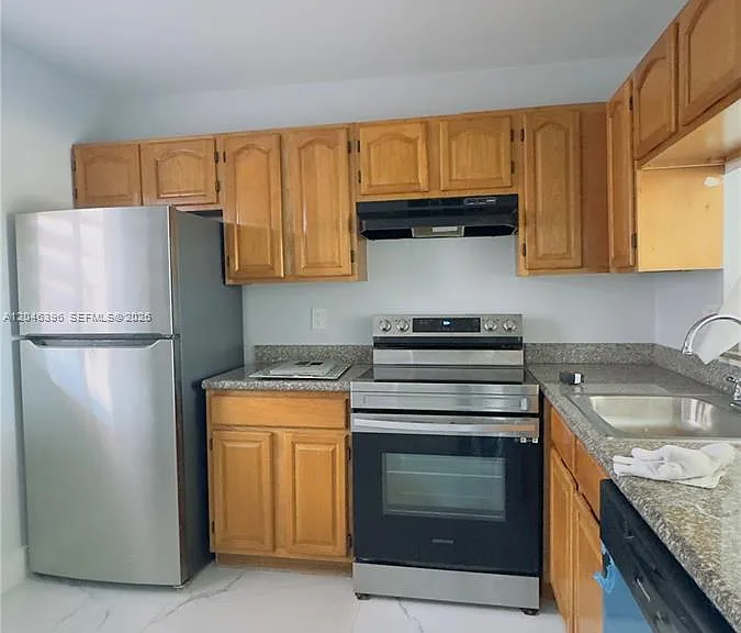 19851 SW 114th Ave #301 — Photo 3