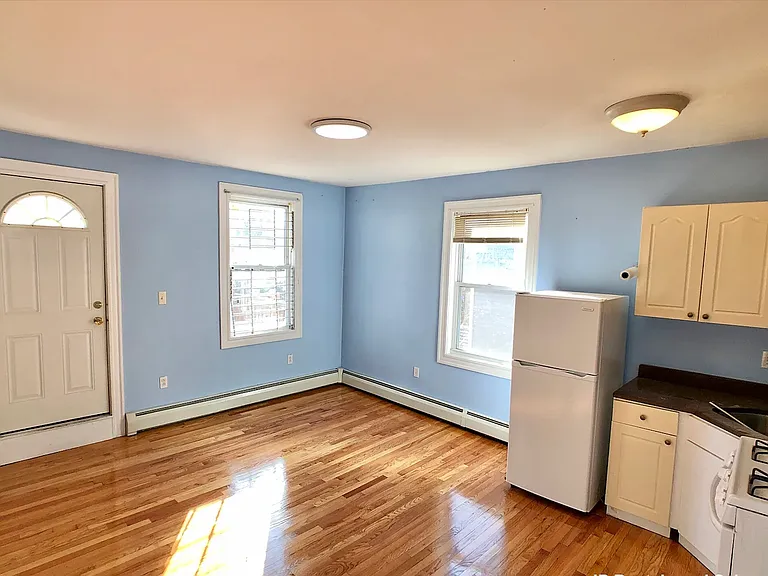 180 Heath St #2 — Photo 2