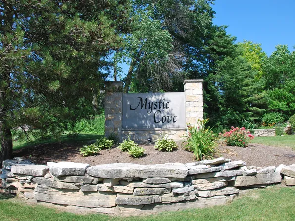 1176 Bayshore Dr, Antioch, IL 60002