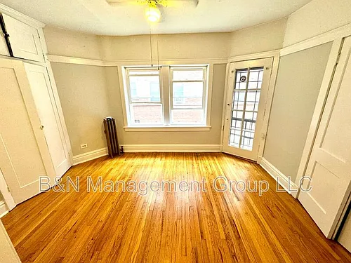 1055 W Dakin St Photo 1