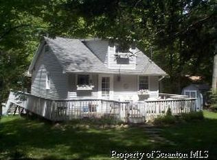 30 Wallenpaupack Dr, Greentown, PA 18426