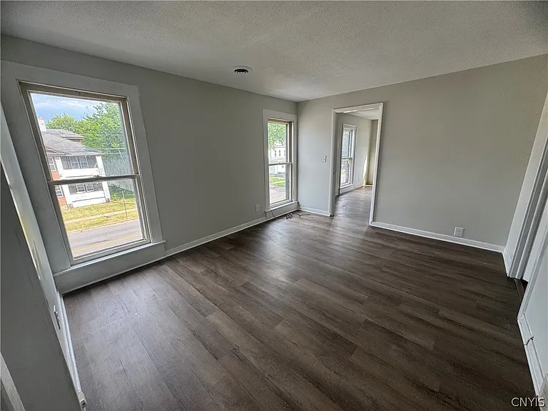 604 Court St — Photo 14