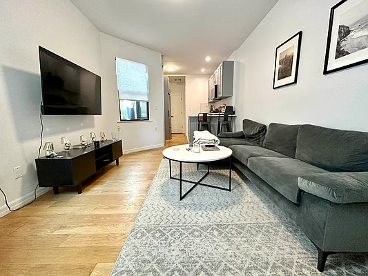 Rented by J PRESTON AND ASSOCIATES INC | media 6