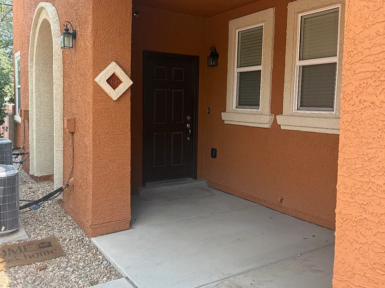 602 Menaul Blvd NE — Photo 5