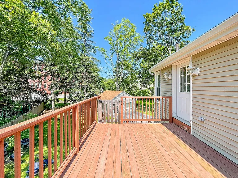 27 Brentwood St #2 — Photo 47