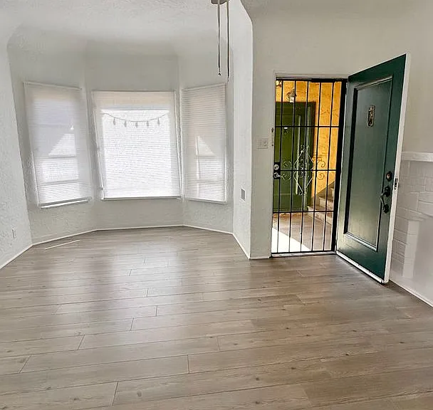 538 N Sycamore Ave — Photo 1