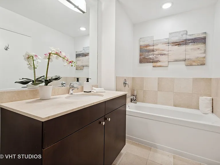 123 S Green St #1009B — Photo 12