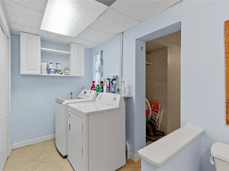 7860 Holiday Dr — Photo 32