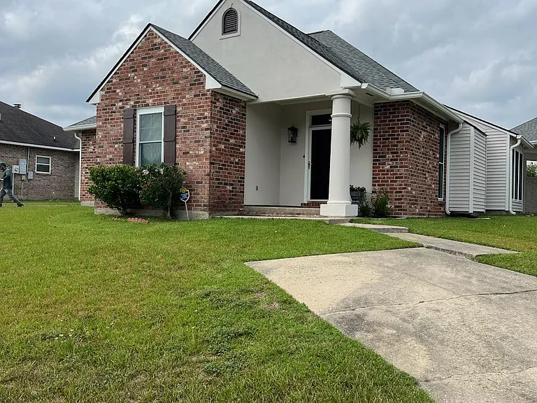 18548 Lake Camellia Ave — Photo 3