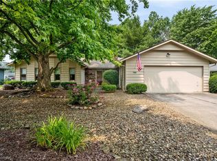 4962 Meadow Moss Ln, North Ridgeville, OH 44039