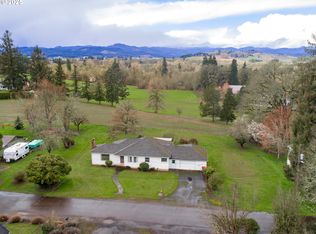 1033 S Park St, Carlton, OR 97111