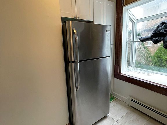 5th image of 114 Sunnyside Dr #1