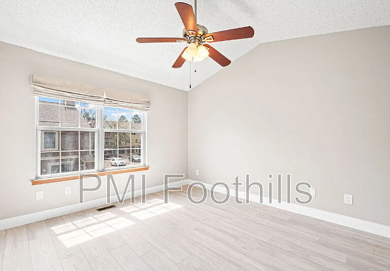 2578 E Nichols Cir — Photo 18