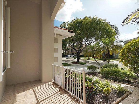 5th image of 3891 Crestwood Cir