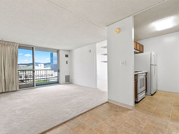 4th image of 400 Hobron Ln APT 1208