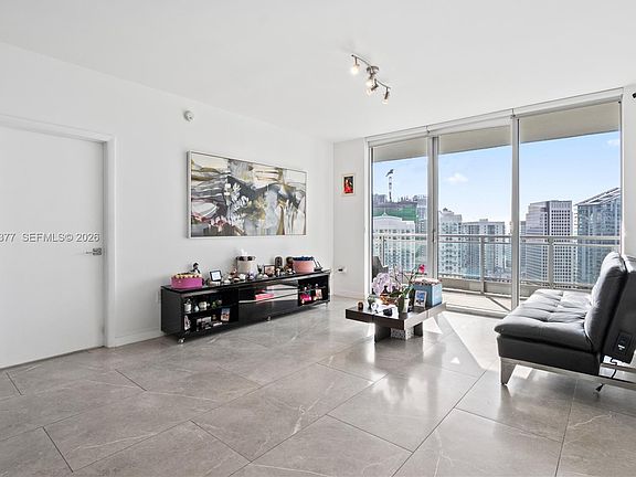5th image of 90 SW 3rd St APT 4301