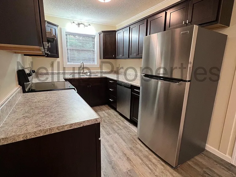 149 Lawhorn Cir — Photo 4