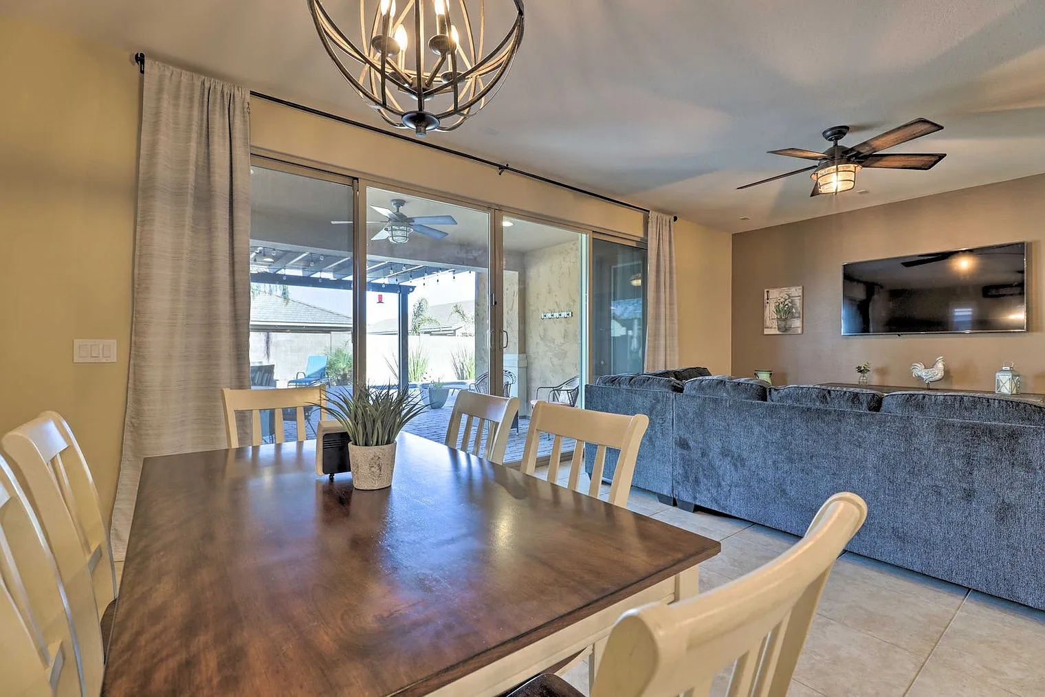 3 bed, 2.0 bath, 2432 sqft, $3,838 — Photo 4