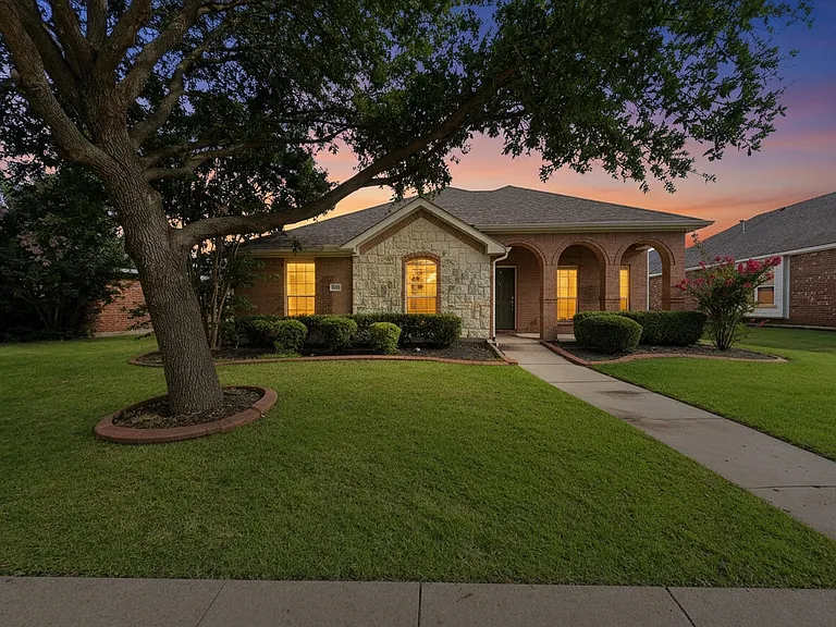1612 Warm Springs Dr — Photo 2