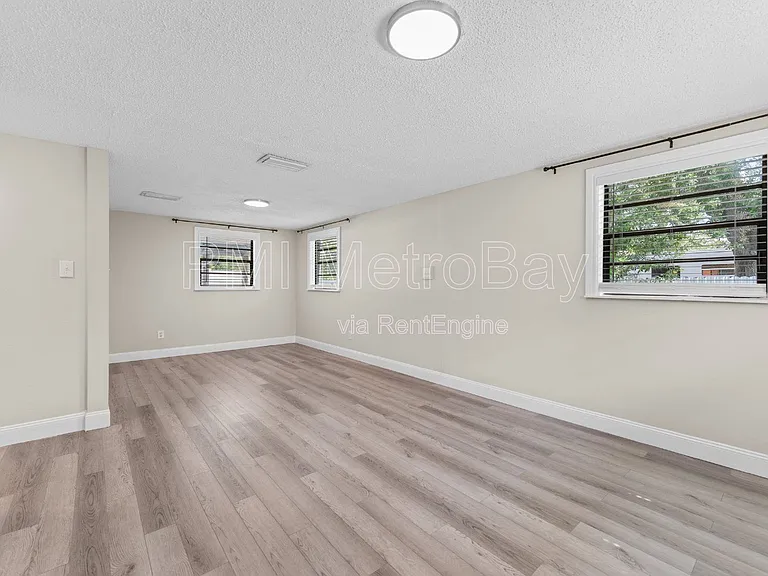 6121 N Falkenburg Rd — Photo 23