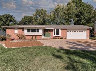 223 Renaldo Dr, Chesterfield, MO 63017
