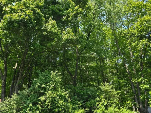 320 Woodlawn Cir, Howard, OH 43028