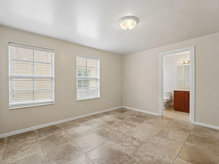819 SW 7th Ave — Photo 22
