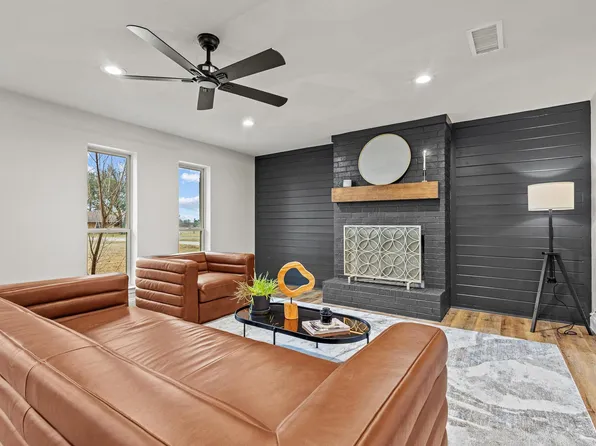 3327 Carriage Cir, Sherman, TX 75092