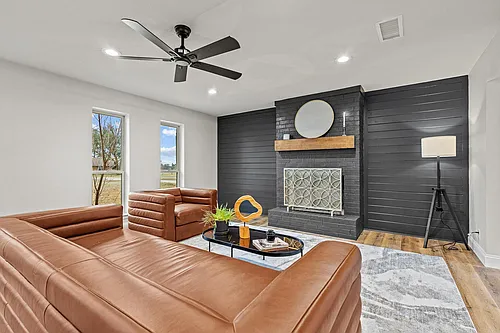 3327 Carriage Cir Photo 1
