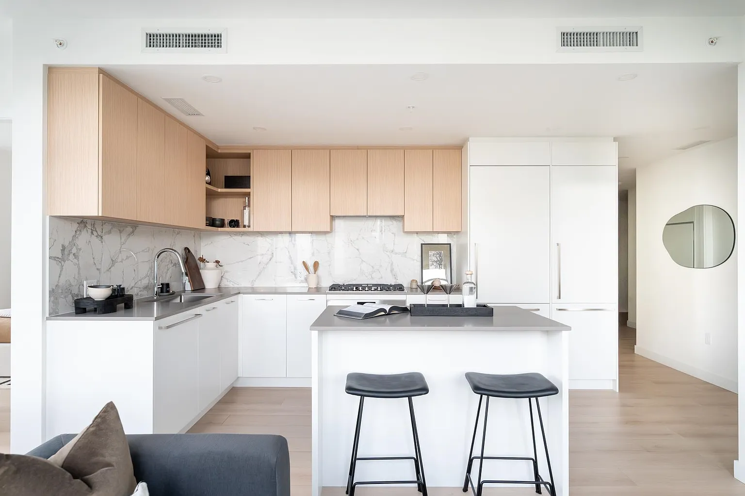 6468 Willingdon Ave #1906 photo 1