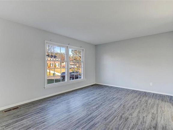 5th image of 309 W Montcastle Dr