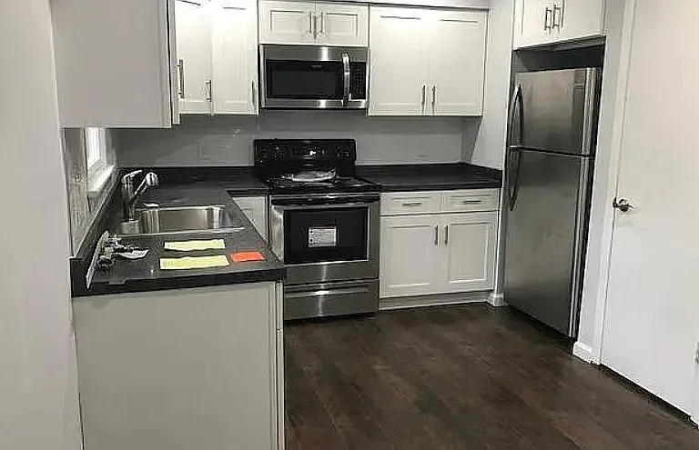 135 Bay Shore Dr — Photo 2