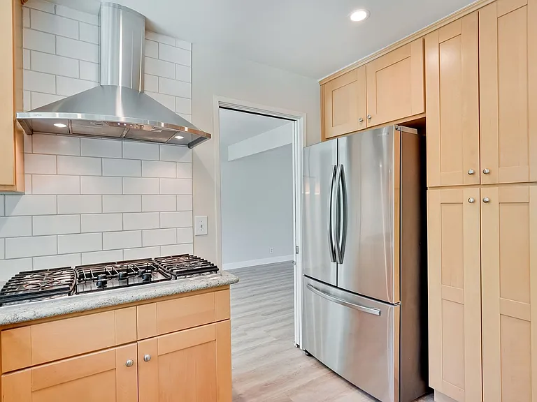 803 Runningwood Cir — Photo 11