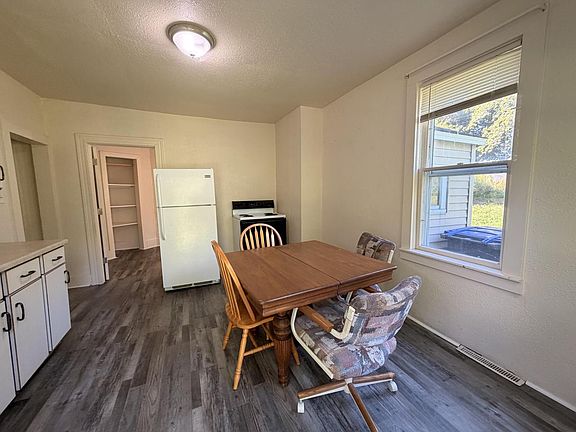 2nd image of 922 Broadway AVENUE #920